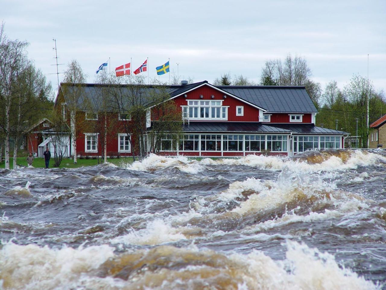 Hotel Kukkolaforsen Turist & Konferens Exteriér fotografie